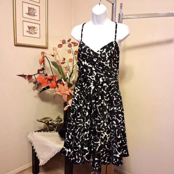 NWT Simon Chang Women’s Spaghetti Strap Stretchy Pleated Lined Midi Dress Size 8 - Picture 1 of 13